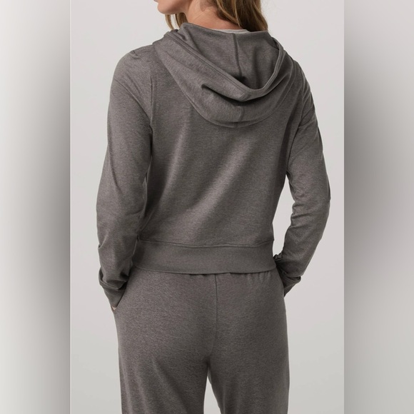 Vuori Halo Mini Front-Zip Hoodie - Picture 2 of 10